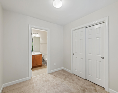 3645 Edgemont Drive - Photo Thumbnail 15