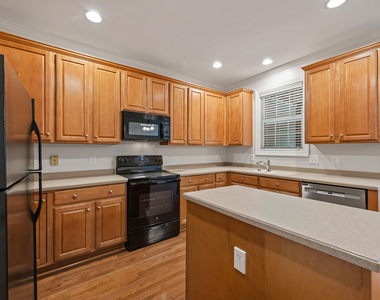 3645 Edgemont Drive - Photo Thumbnail 5