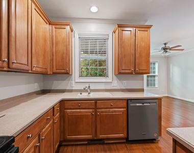 3645 Edgemont Drive - Photo Thumbnail 7