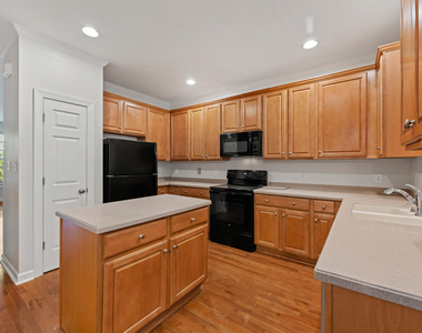3645 Edgemont Drive - Photo Thumbnail 6