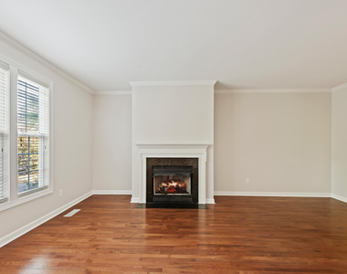 3645 Edgemont Drive - Photo Thumbnail 4