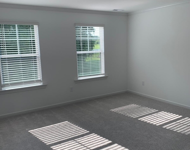 232 Hank Way - Photo Thumbnail 15