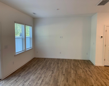 232 Hank Way - Photo Thumbnail 10
