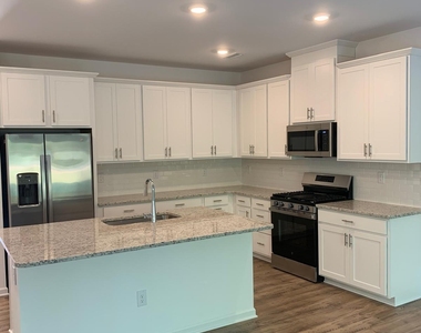 232 Hank Way - Photo Thumbnail 8