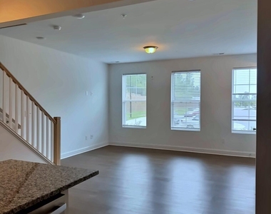 602 Market Grove Drive - Photo Thumbnail 7