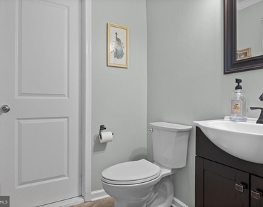 13 Hopewell Lane - Photo Thumbnail 3