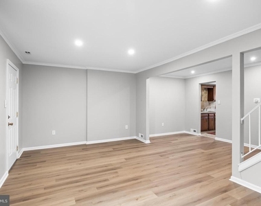 13 Hopewell Lane - Photo Thumbnail 6