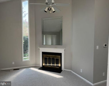 213 Uxbridge - Photo Thumbnail 8