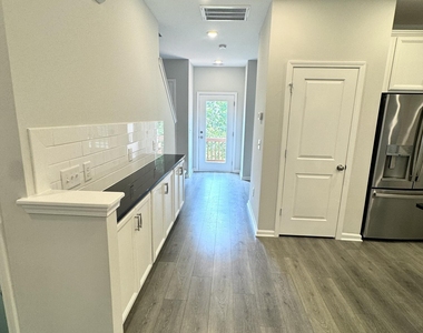 1080 Manorhaven - Photo Thumbnail 13
