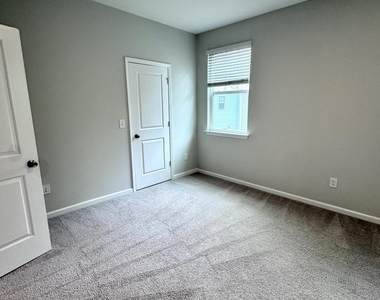 1080 Manorhaven - Photo Thumbnail 28