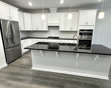 1080 Manorhaven - Photo Thumbnail 14