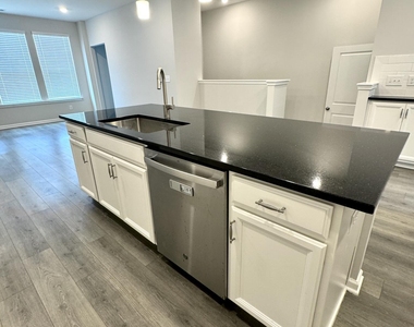 1080 Manorhaven - Photo Thumbnail 18