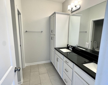 1080 Manorhaven - Photo Thumbnail 26