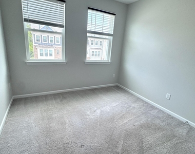 1080 Manorhaven - Photo Thumbnail 34