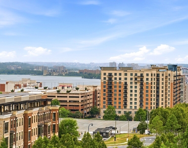 617 Leigh Way - Photo Thumbnail 4
