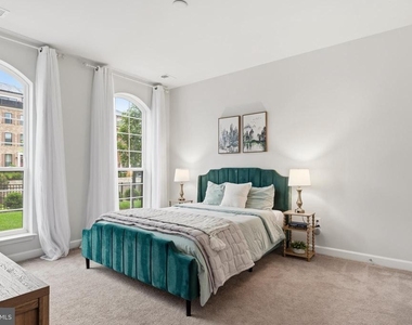 617 Leigh Way - Photo Thumbnail 9