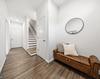 617 Leigh Way - Photo Thumbnail 6