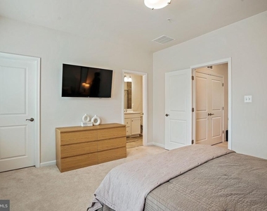 3443 Carnaby Street - Photo Thumbnail 13