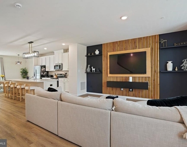 3443 Carnaby Street - Photo Thumbnail 6