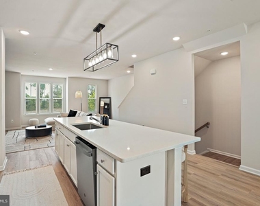 3443 Carnaby Street - Photo Thumbnail 9