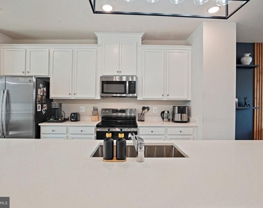 3443 Carnaby Street - Photo Thumbnail 11