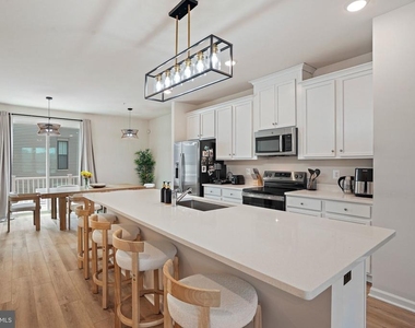 3443 Carnaby Street - Photo Thumbnail 10