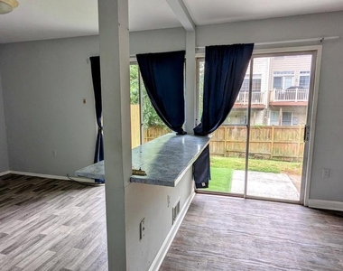11124 Oak Leaf Drive - Photo Thumbnail 6