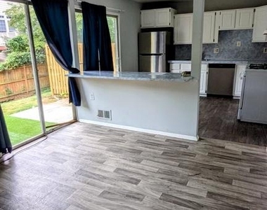 11124 Oak Leaf Drive - Photo Thumbnail 2