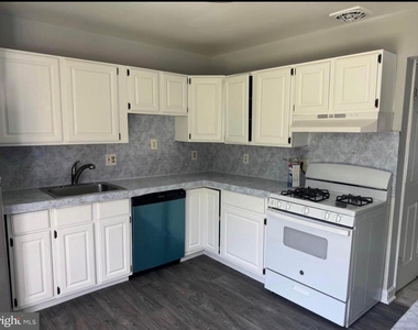 11124 Oak Leaf Drive - Photo Thumbnail 4