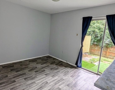 11124 Oak Leaf Drive - Photo Thumbnail 5