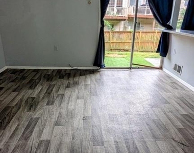 11124 Oak Leaf Drive - Photo Thumbnail 3