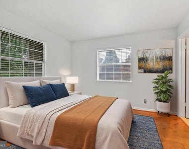 5716 Chapman Mill Drive - Photo Thumbnail 13