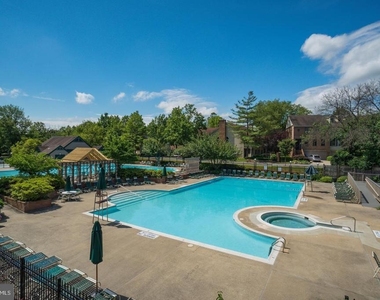 5716 Chapman Mill Drive - Photo Thumbnail 25