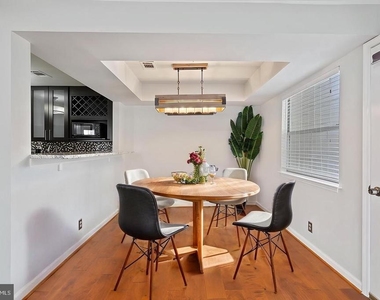 5716 Chapman Mill Drive - Photo Thumbnail 6