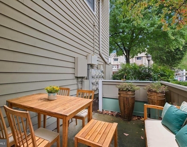 5716 Chapman Mill Drive - Photo Thumbnail 10
