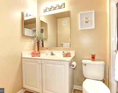 10806 Warfield Place - Photo Thumbnail 14