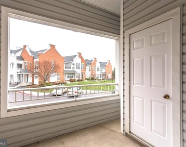 10806 Warfield Place - Photo Thumbnail 21