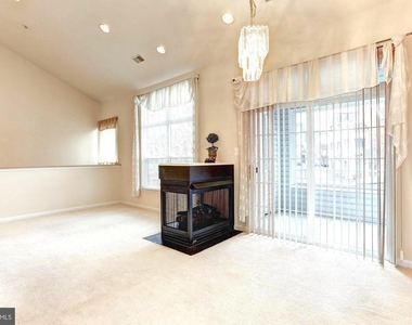 10806 Warfield Place - Photo Thumbnail 8