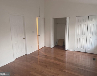 220 Ferring Court - Photo Thumbnail 13
