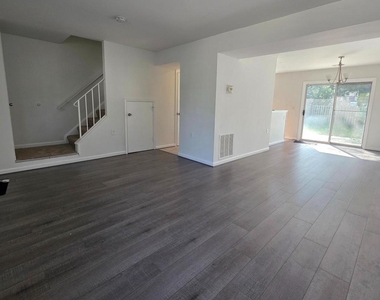 404 Trefoil Place - Photo Thumbnail 1