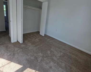 404 Trefoil Place - Photo Thumbnail 9