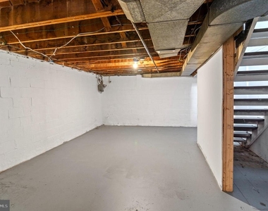 7827 Eastdale Road - Photo Thumbnail 14