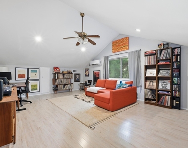 2509 Redleaf Ln - Photo Thumbnail 16