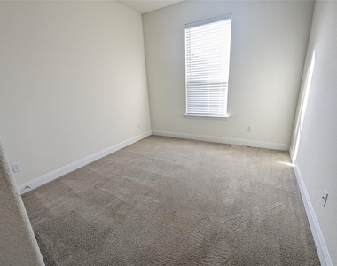 2471 Sunrise Rd - Photo Thumbnail 13