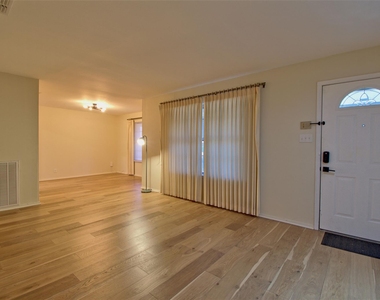 9202 Quail Meadow Dr - Photo Thumbnail 4