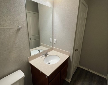 13812 Benjamin Harrison St - Photo Thumbnail 7
