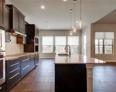 810 Wilson Ranch Pl - Photo Thumbnail 8
