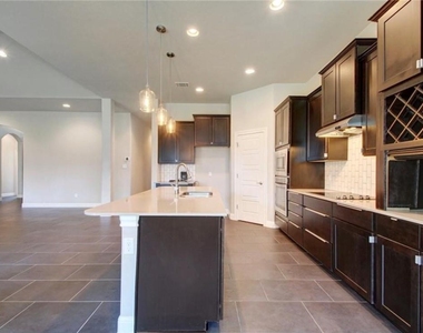 810 Wilson Ranch Pl - Photo Thumbnail 12