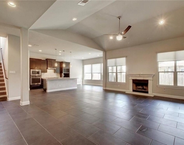 810 Wilson Ranch Pl - Photo Thumbnail 4