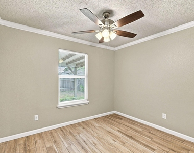 106 Hague St - Photo Thumbnail 12